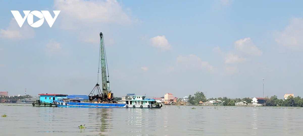 Đồng Tháp cung ứng hơn 10,7 triệu m³ cát cho dự án cao tốc Trung ương